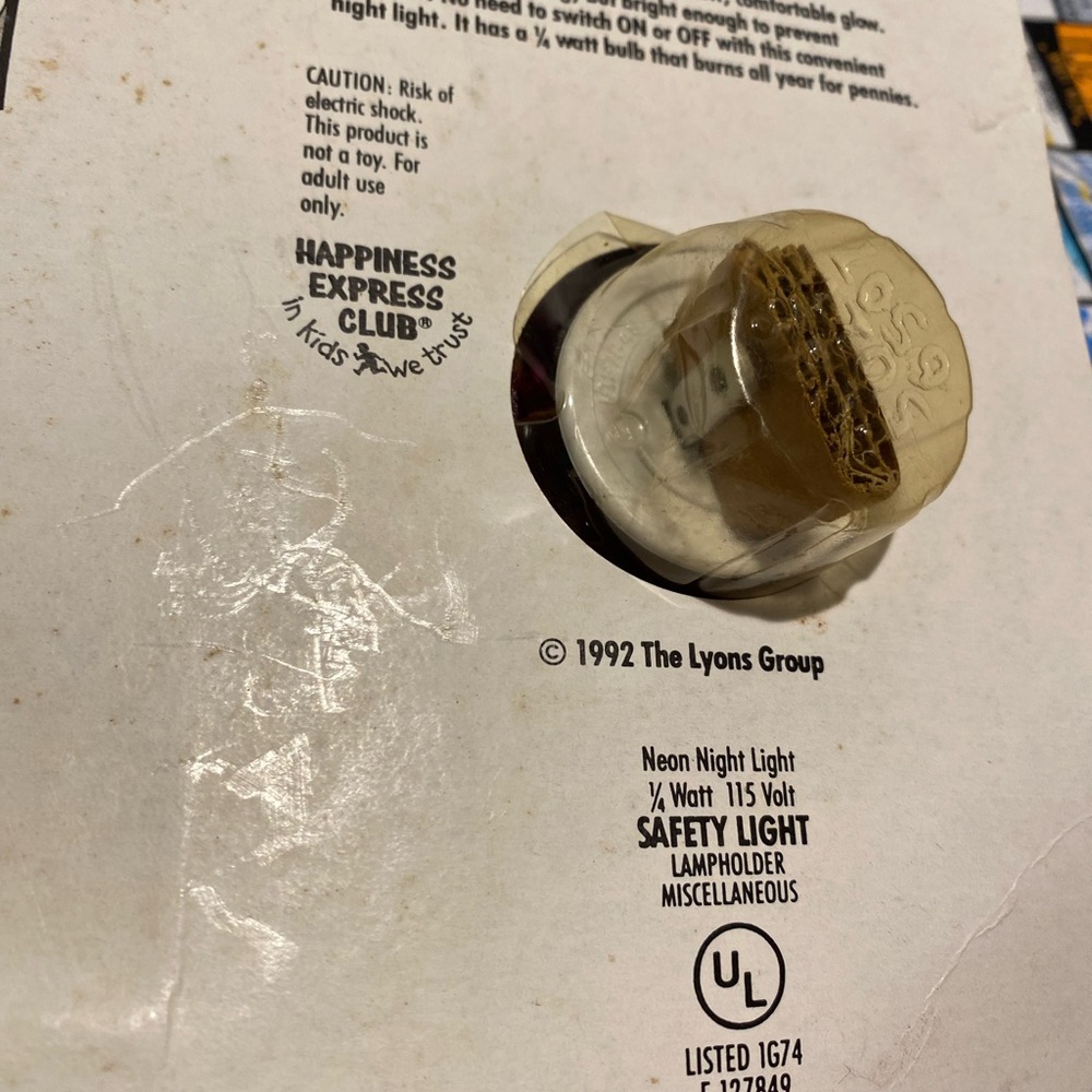 Barneys Purple and Yellow Night Light & switch plate Figurine Set. From 1992 - Picture 3 of 3